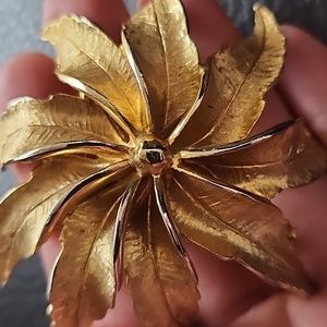 VTG HAR brooch